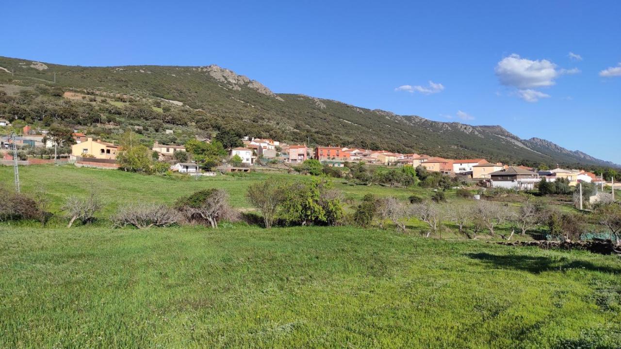 Casa Rural La Colmena Del Geoparque Navatrasierra Екстер'єр фото