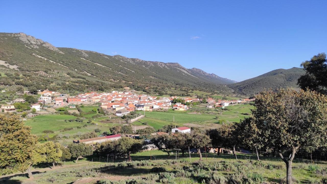 Casa Rural La Colmena Del Geoparque Navatrasierra Екстер'єр фото
