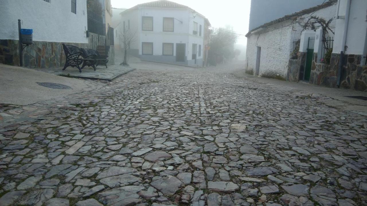 Casa Rural La Colmena Del Geoparque Navatrasierra Екстер'єр фото