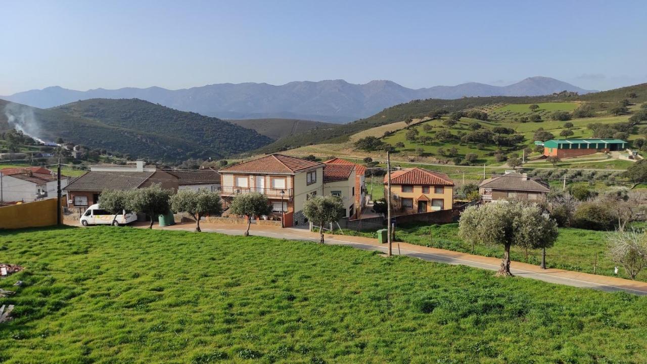 Casa Rural La Colmena Del Geoparque Navatrasierra Екстер'єр фото