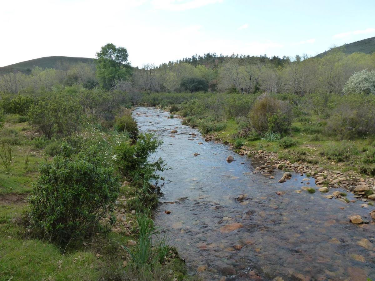 Casa Rural La Colmena Del Geoparque Navatrasierra Екстер'єр фото